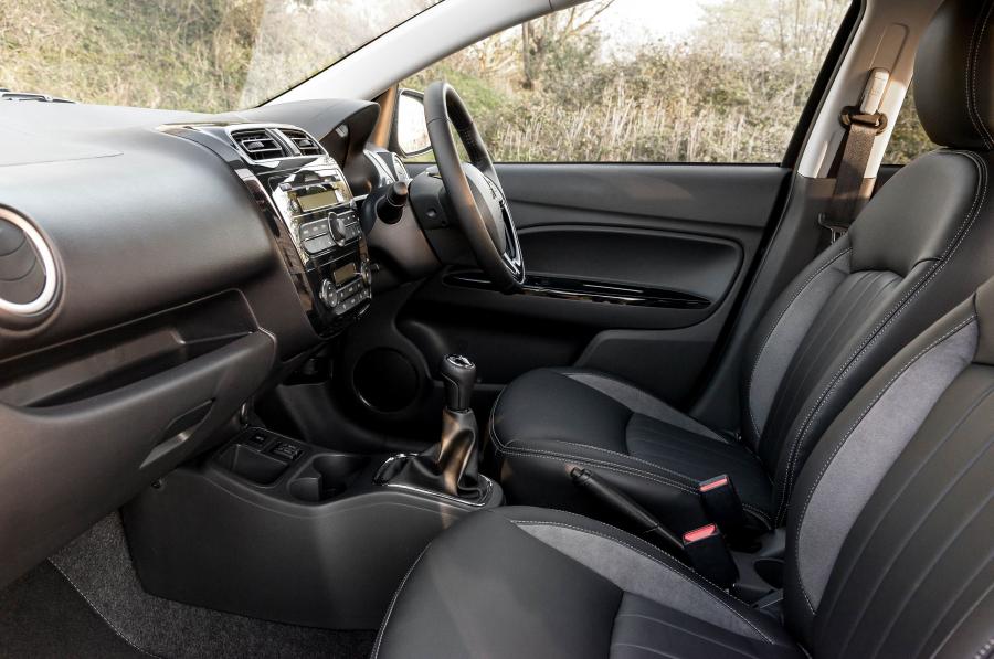 Интерьер Mitsubishi Mirage 2016 года  (UK) (фото 29 из 34)